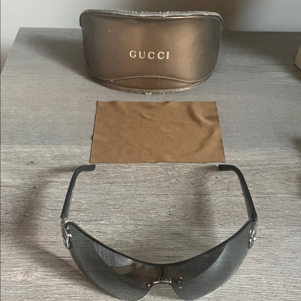 Gucci Black Sunglasses with Silver Accents - Picture 5 of 6